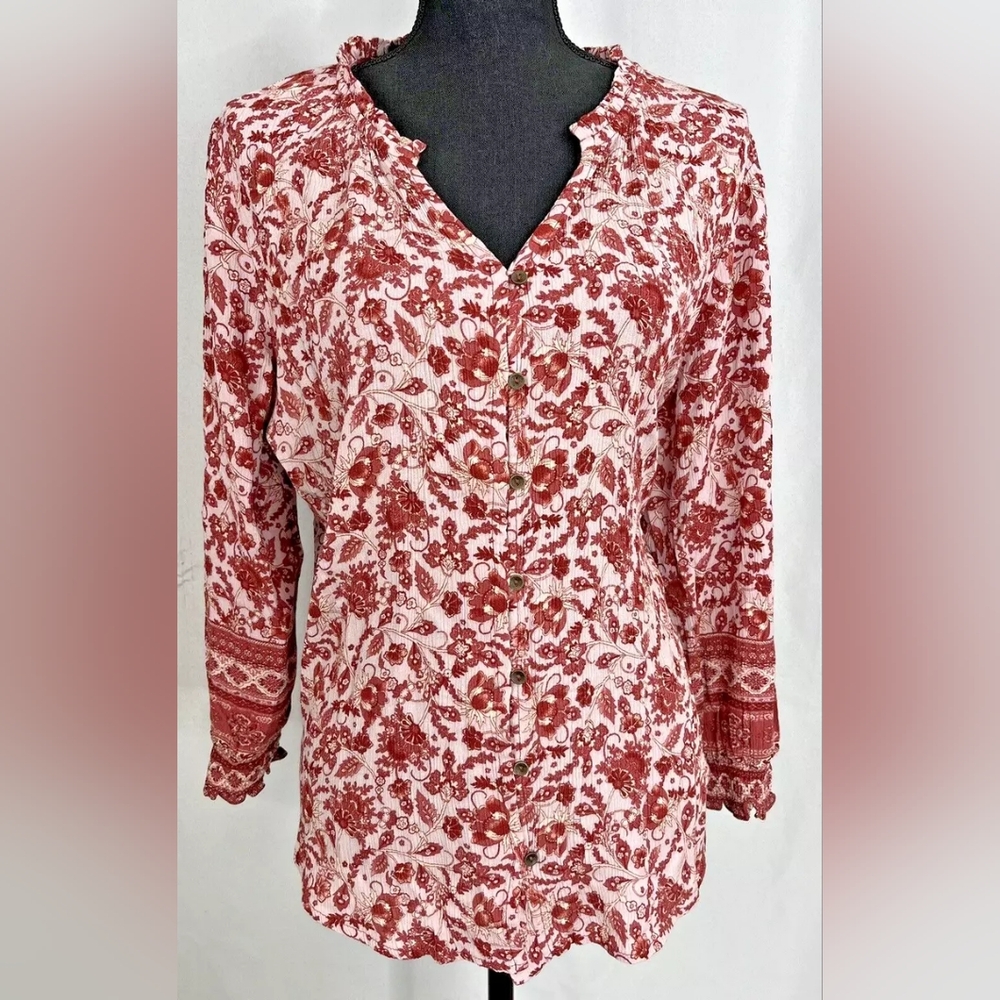 Red 3/4 Sleeve Buttoned Blouse with Notched Collar